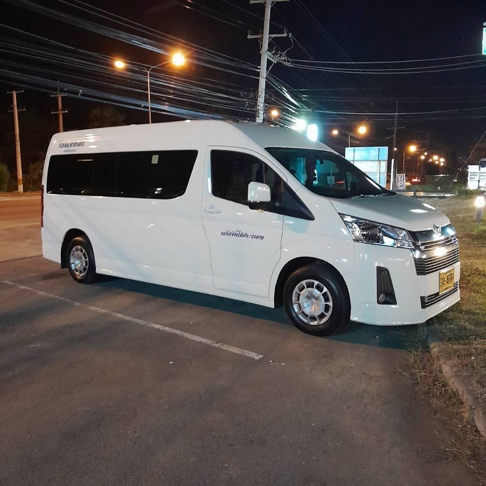 Smart taxi Van เรายังมีรถตู้ vip บริการสำหรับเดินทางเป็นหมู่คณะ ราคประหยัด โทร.085-5679674